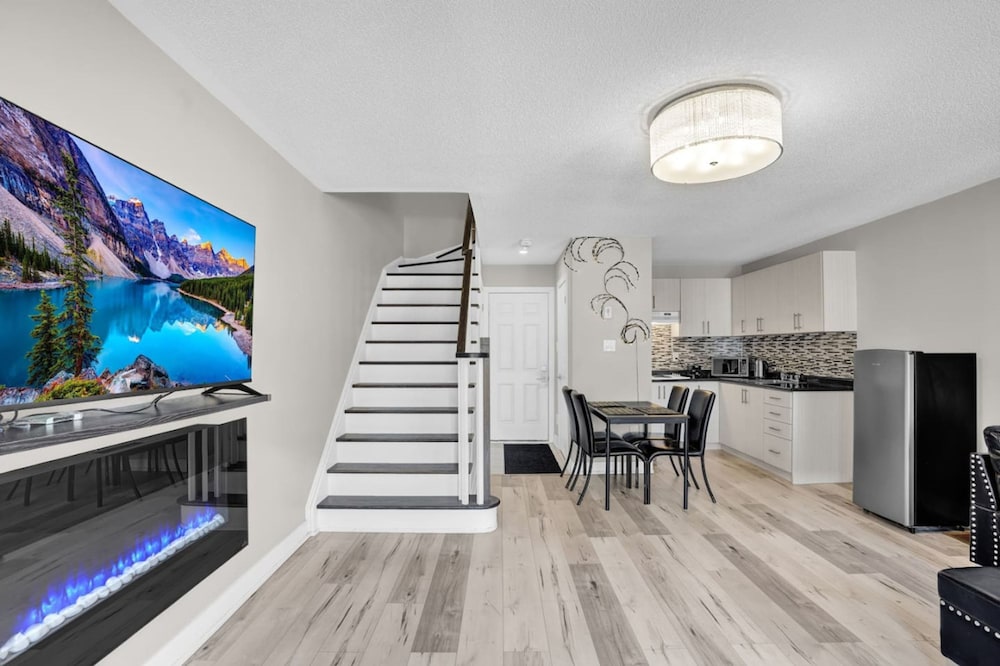 Stylish Mississauga Lower Unit BBQ Yard Paradise