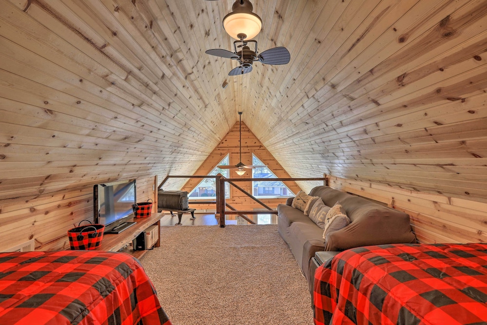 Milledgeville Vacations - Sparta Lake Home w/ Deck  Boating Access! - Property Image 5