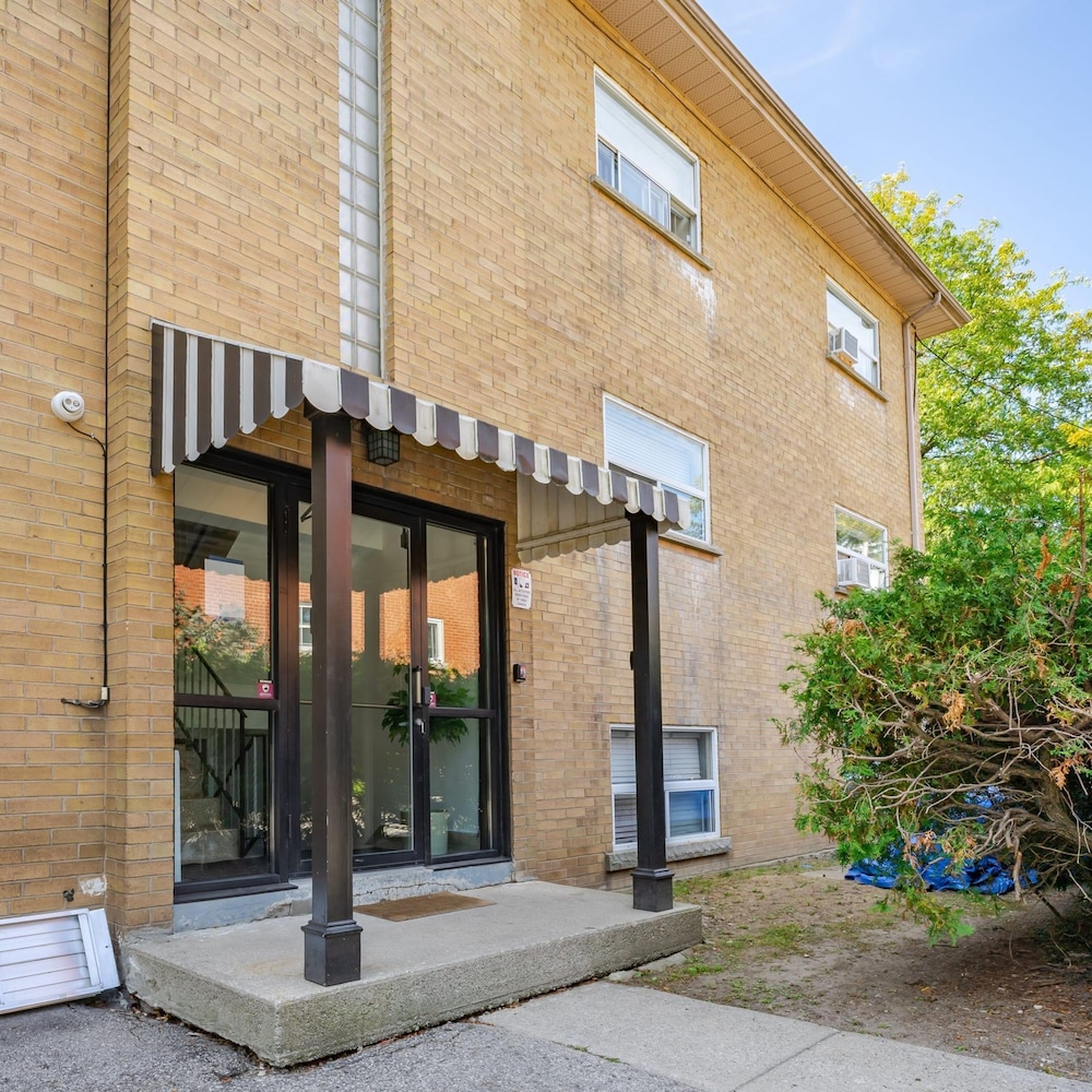 Private 2bdrm Unit With Ensuite Laundry - U5A