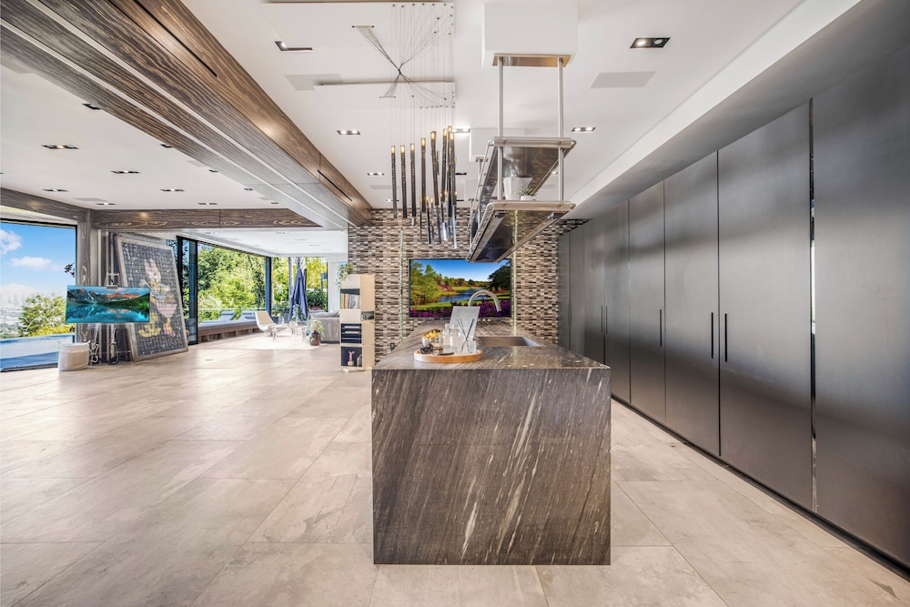 Villa Kaleida - Sleek Modern Sunset Villa With Eclectic Style & Infinity Pool