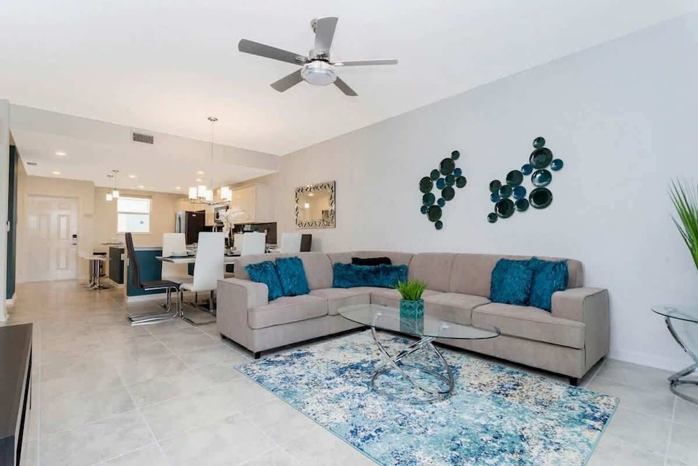 Lake View Resort Condo w Lazy River Near Disney