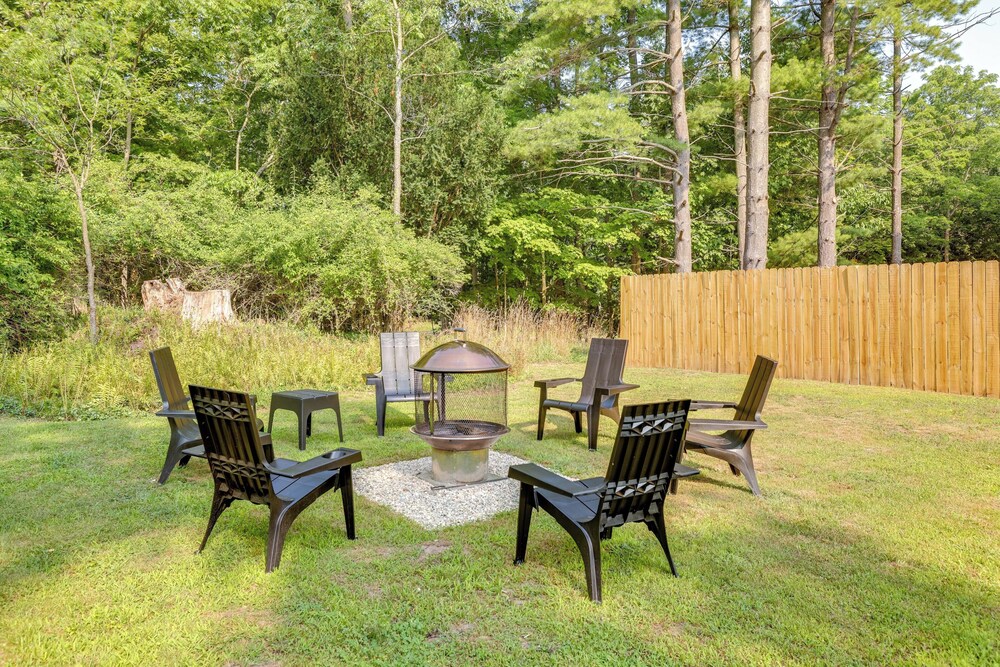 1/2 Mi to Dtwn Frankfort: 'fernhaven' Home w/ Yard