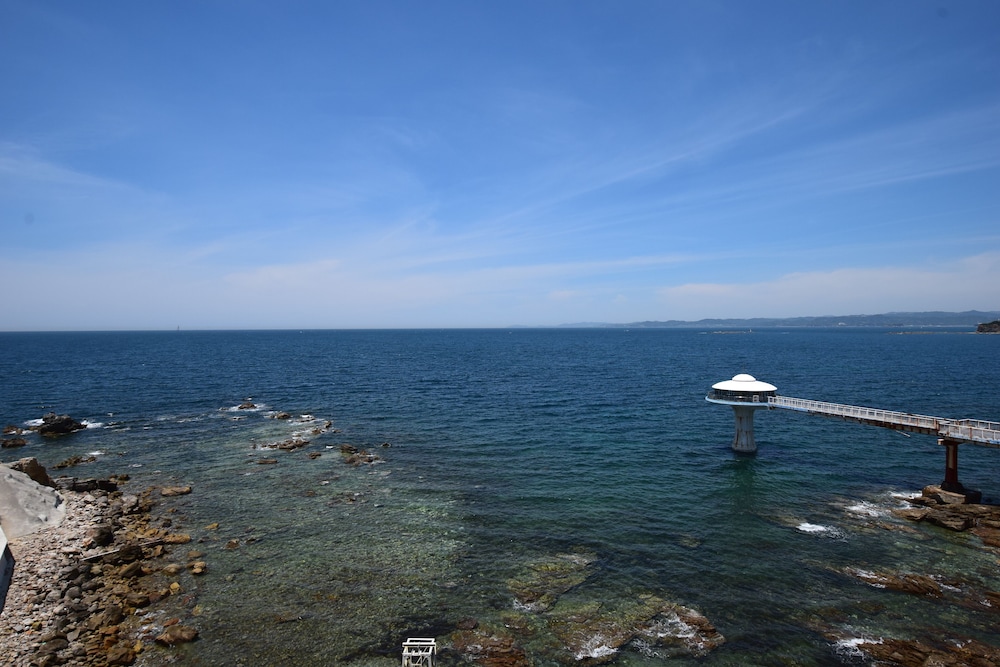 Ocean Front BEACH 312 hot spring view 4