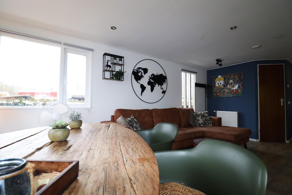 Atmospheric Chalet Near the Wadden Sea