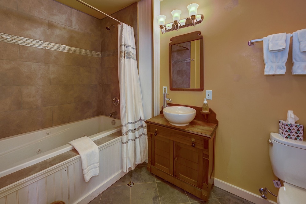 Ashland Vacations - Carlisle Garden Suites - Property Image 23