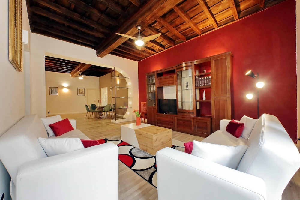 Luxury Navona Apartment