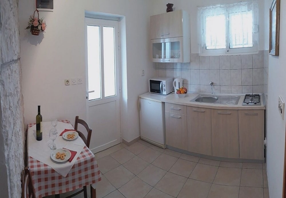 Liza - 80 M From the sea - A2 view 3