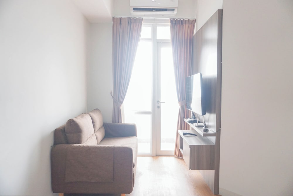 Cozy And Modern Look 1Br Apartment Vasanta Innopark By Travelio
