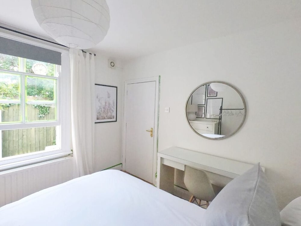 Charming  Oxford Apartments view 3