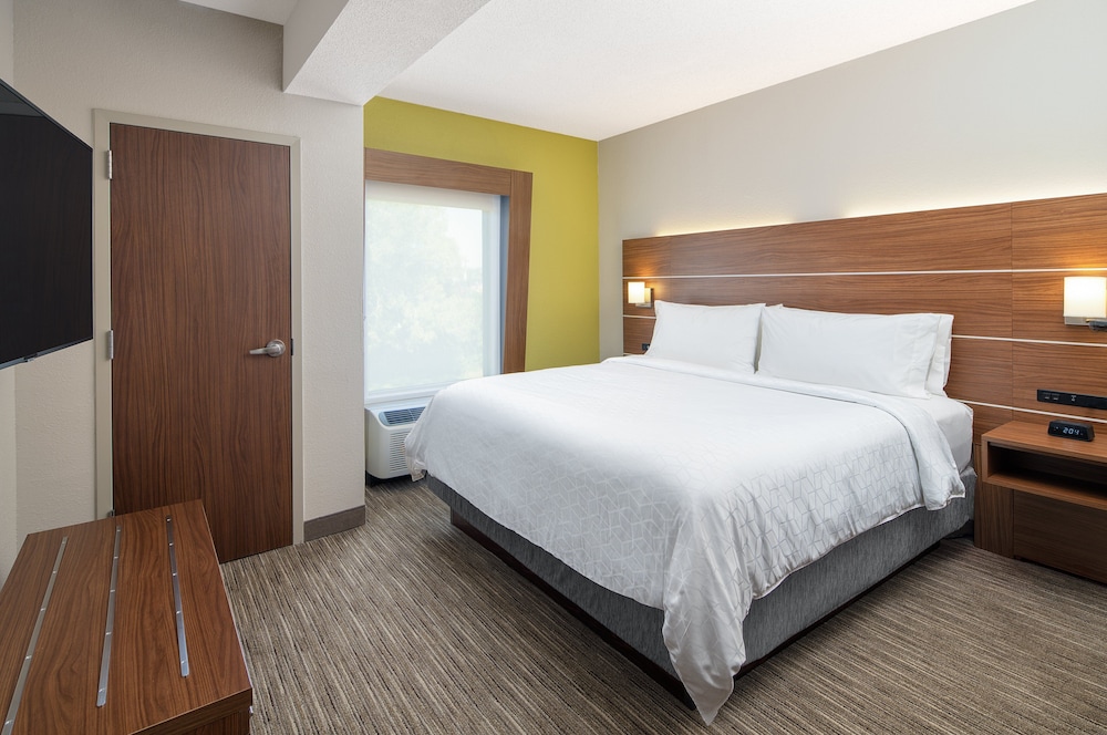 Statesboro Vacations - Holiday Inn Express Statesboro, an IHG Hotel - Property Image 27