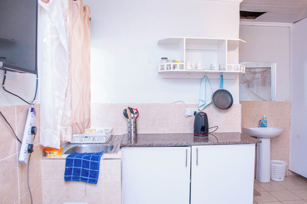 Room-sappire Suits- Cozy Room With Own F