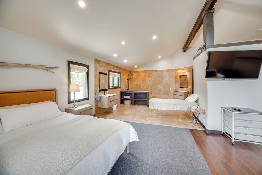 7 Mi to Boat Launch: Luxe Montana Family Home