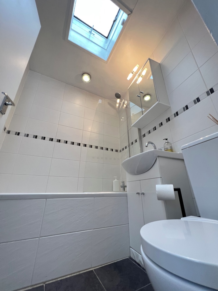 Kensington Private House- Walk to stores and tube-PRIVATE entrance- In Central London