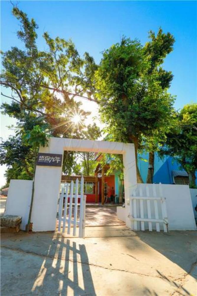 Weizhou Island Shengxiaguangnian Inn