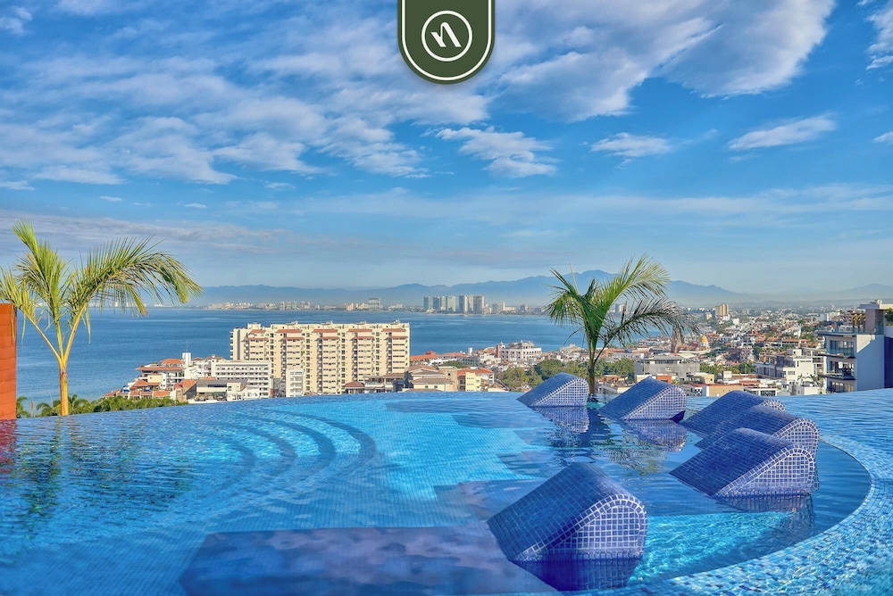 1 BR Condo - Amazing Sunsets From the Roof - Pool