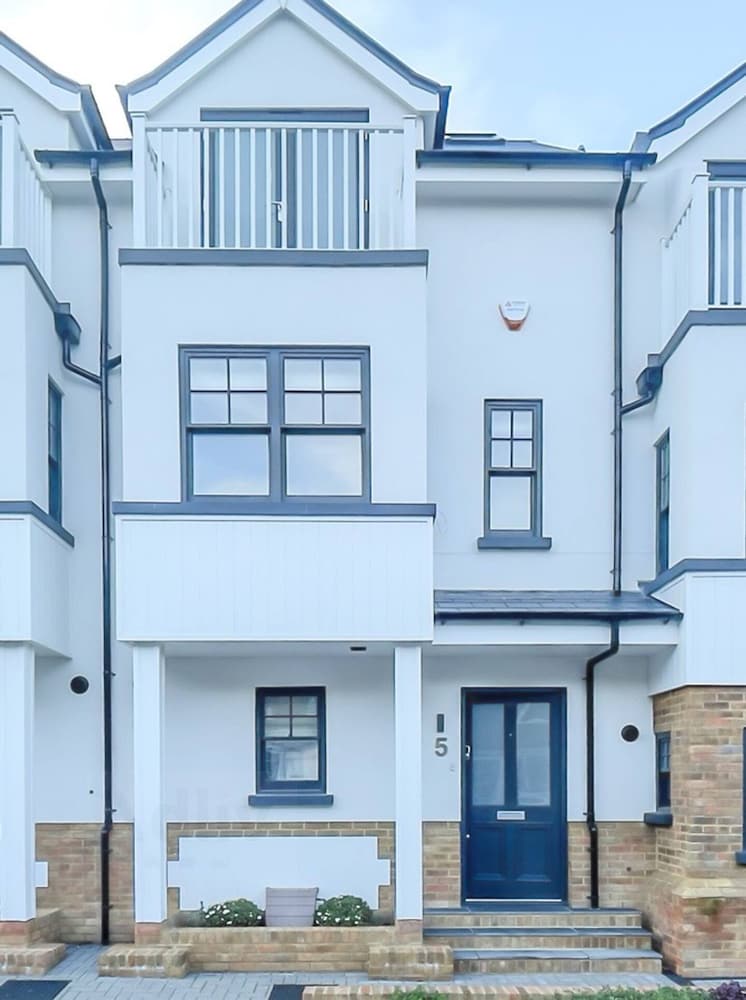 Stylish Westgate-on-sea Haven Near Beach By Adliv