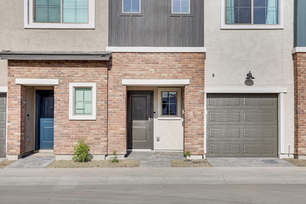 Community Pool & Hiking Trails: Deer Valley Condo