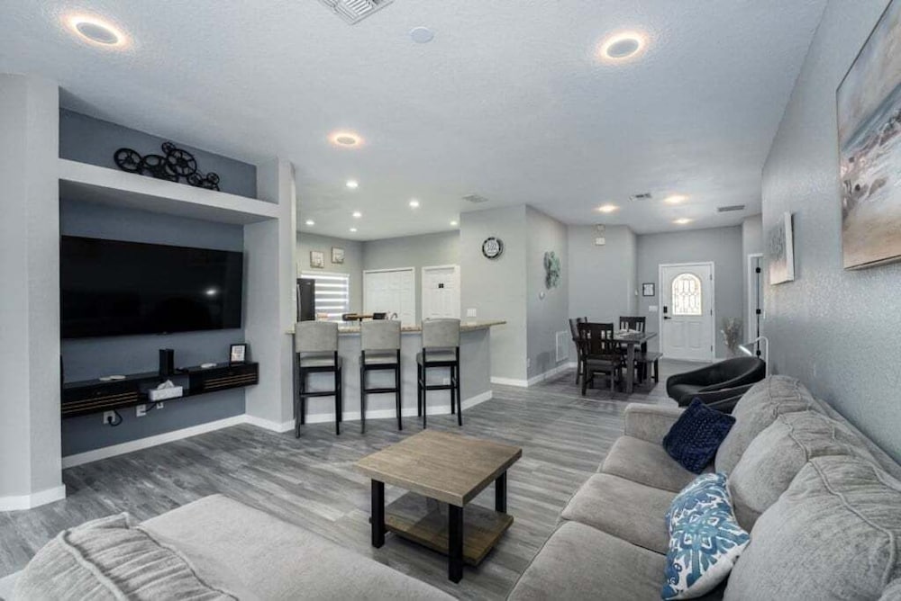 Modern 4br South Facing Pool Home Near Disney 4 Bedroom Villa