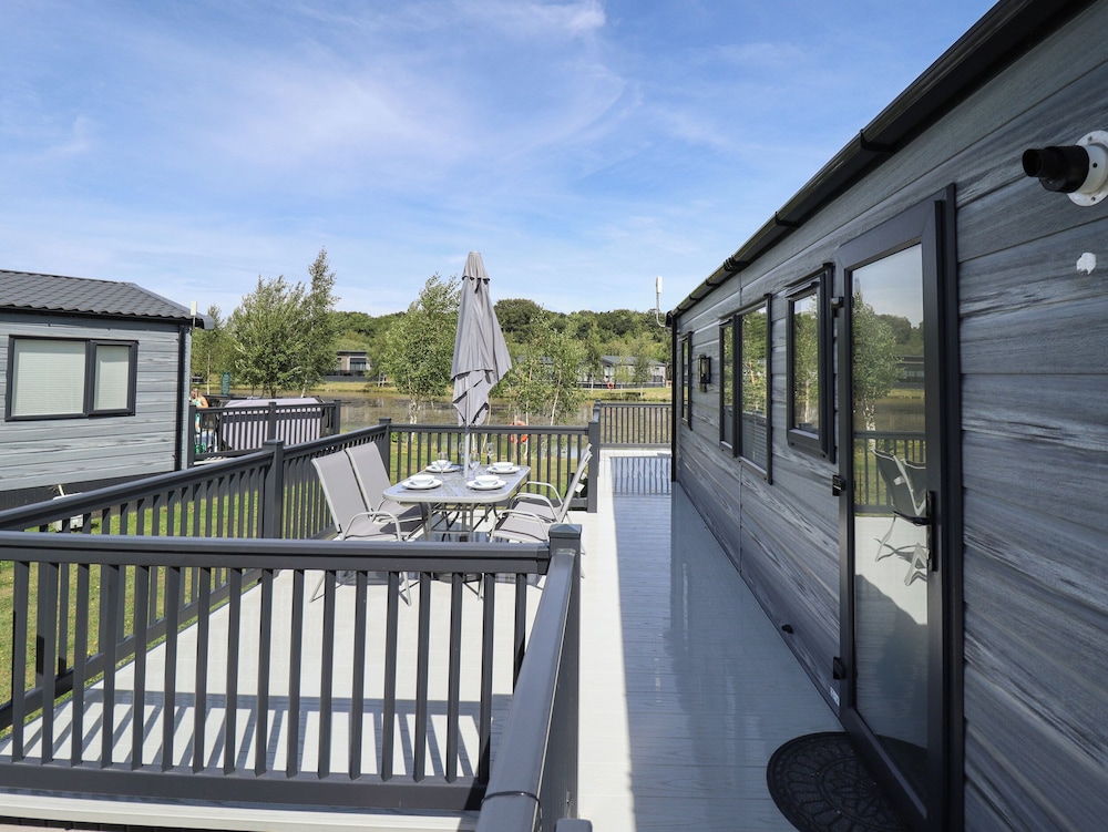 Sunset Lodge
