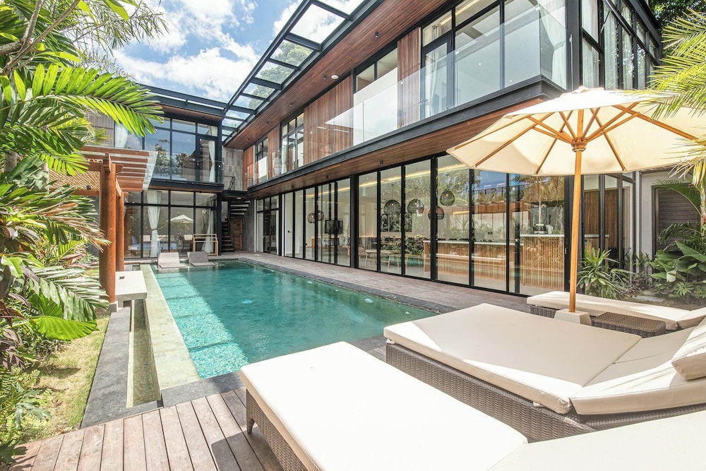 Elegant 6BR Canggu Retreat Just 400m to the Ocean