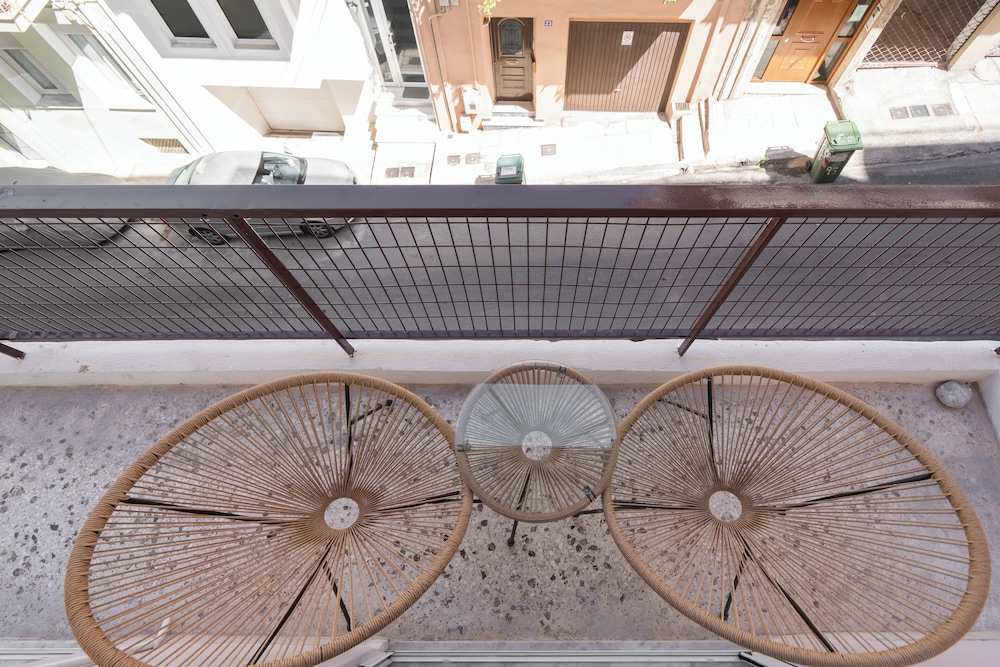 Classic Apartment in Piraeus, walk to Zeas Marina