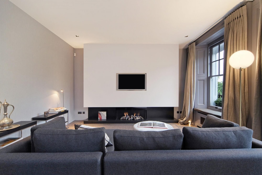 Cadogan Square Luxury 2 Bedroom Apartment II