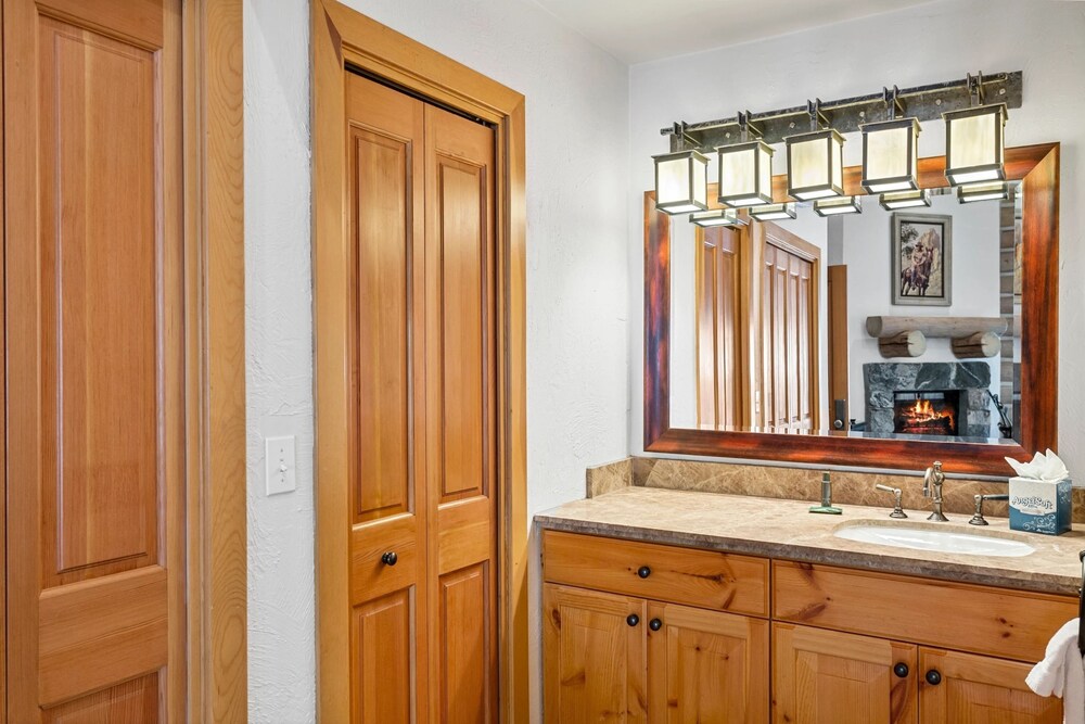 Pine Inn at Trail's End Lodge - Three Bedroom Residence with Spa #1 3 Condo