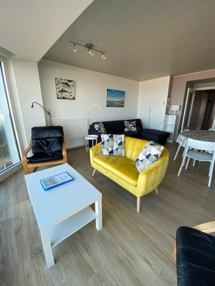 Cosy Renovated Flat on the Seafront