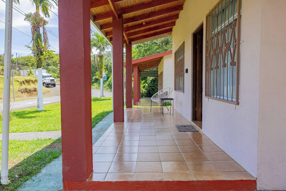 Cozy & Beautiful Casa Aire, Near Lake Park & Town