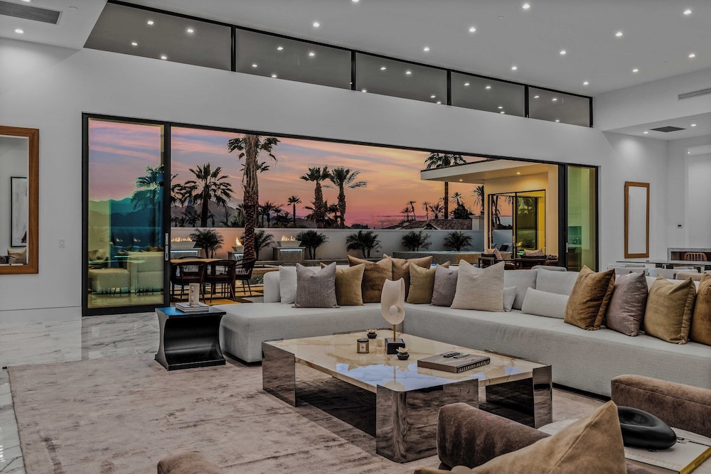 Fine Luxe Retreat w/ Pool & Hot Tub Bravo Villa #15 by Avantstay