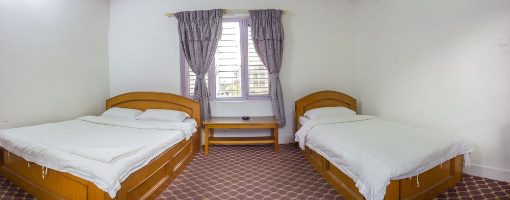 Giri Guest House