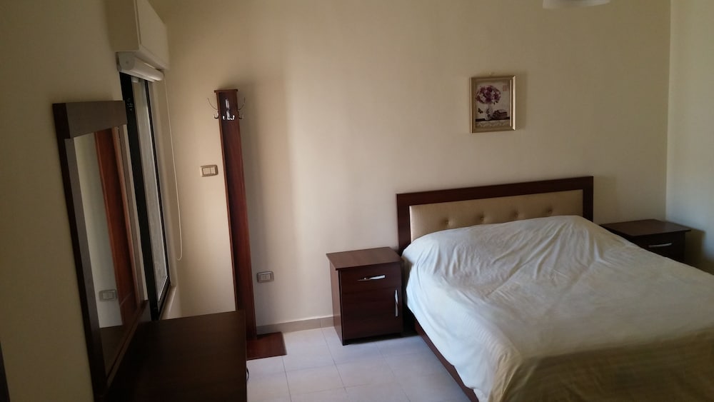 Cozy Dair Ghbar Apartments