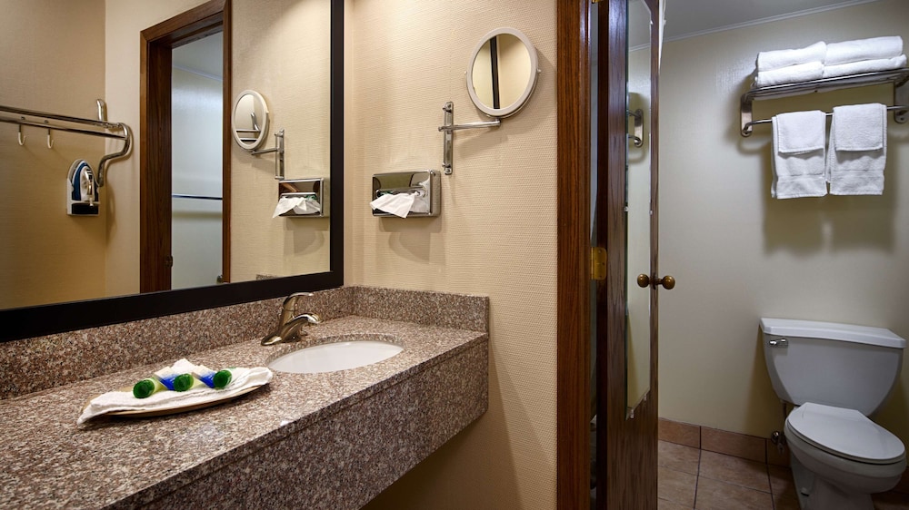 St. Charles Vacations - Best Western Inn of St. Charles - Property Image 8
