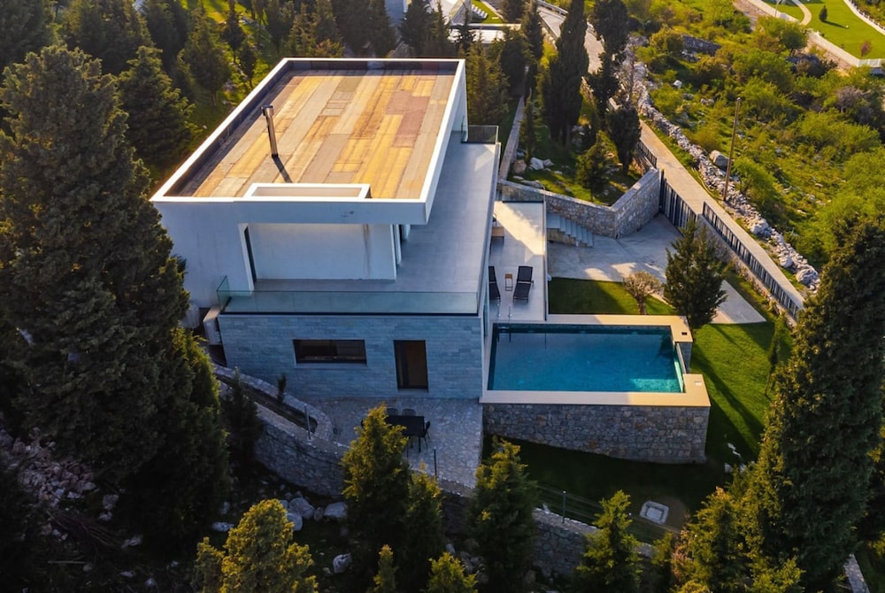 Villa Serenity Luxury Lakeside Manor