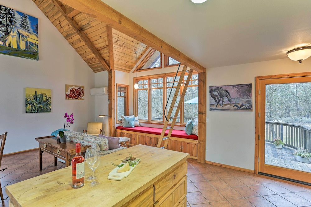 Peaceful Shasta Cascade Getaway on 15-acre Ranch!