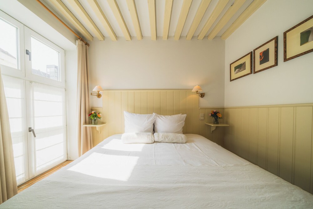 Number 11 Exclusive Guesthouse