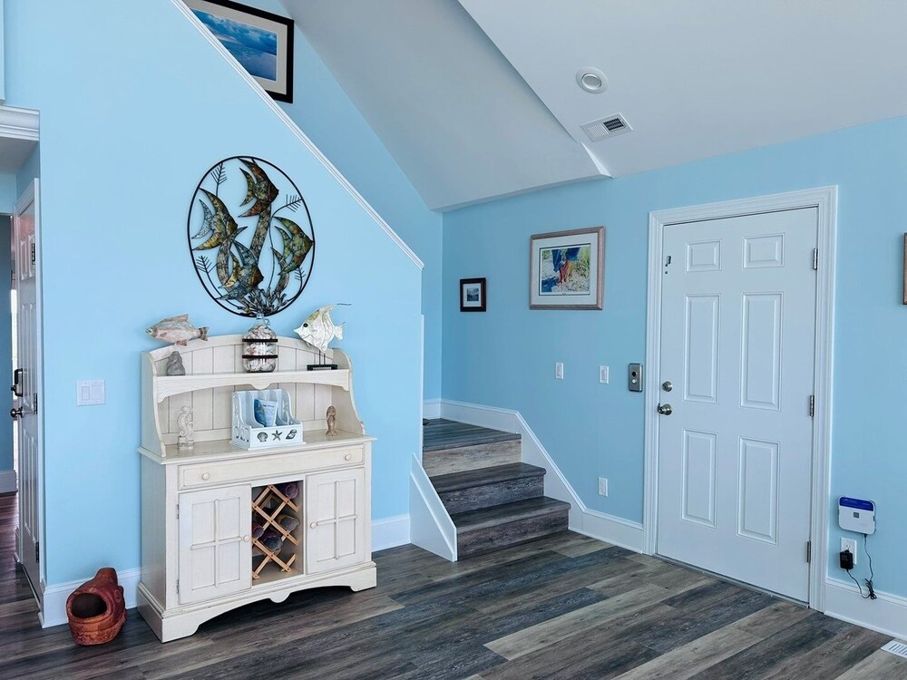 Serenity's Star 4 Bedroom Home by RedAwning