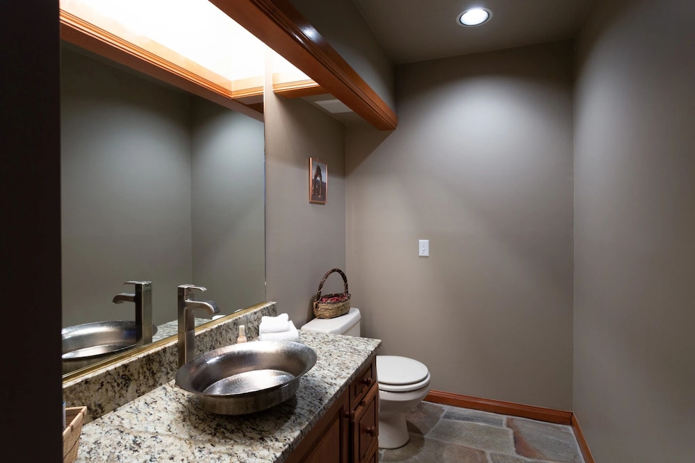 Ridge at Deer Valley Resort - Three Bedroom Condo with Hot Tub #16 3 Condo