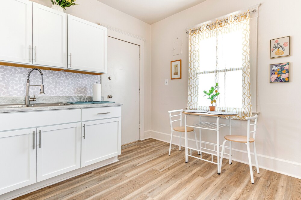 3 Mi to Dtwn Indy: Pet-friendly Home w/ Backyard!