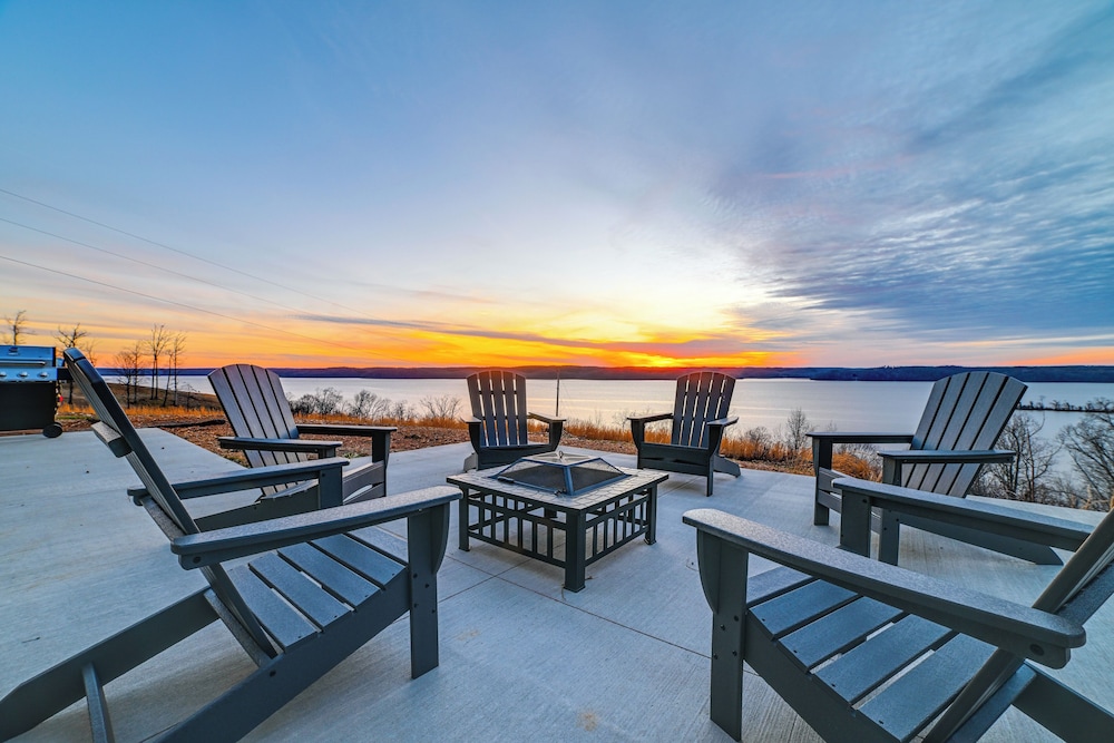 Massive Lake Views & Stunning Sunsets: Waverly Gem