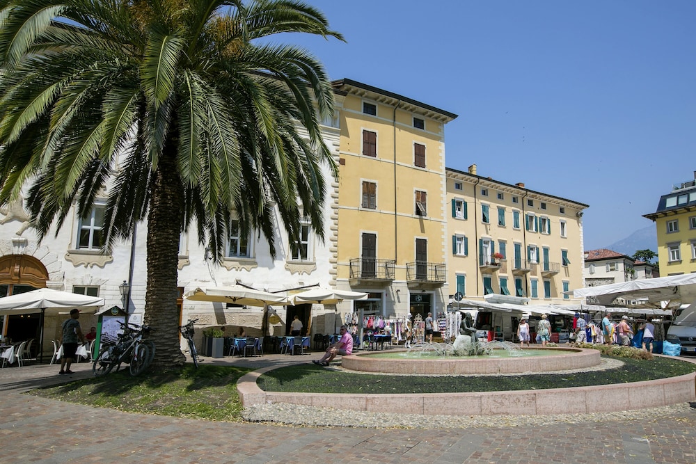 Residenza Rocca del Lago 2 view 3