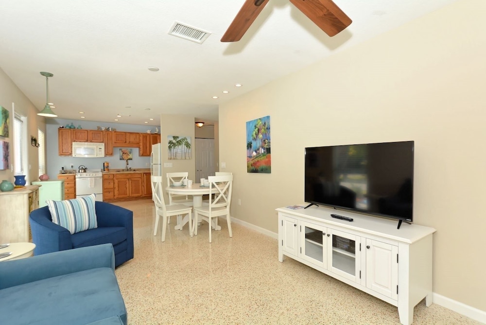 Minnow 2 2 Bedroom Villa by RedAwning