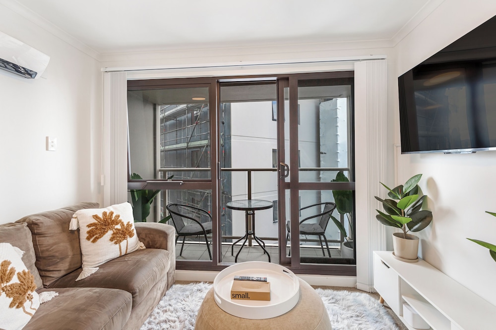 Central 3BR Full Kitchen & Amenities Zodiak Stays