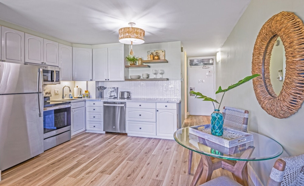 Napili Shores G154 Ocean View Studio Condo by RedAwning view 4