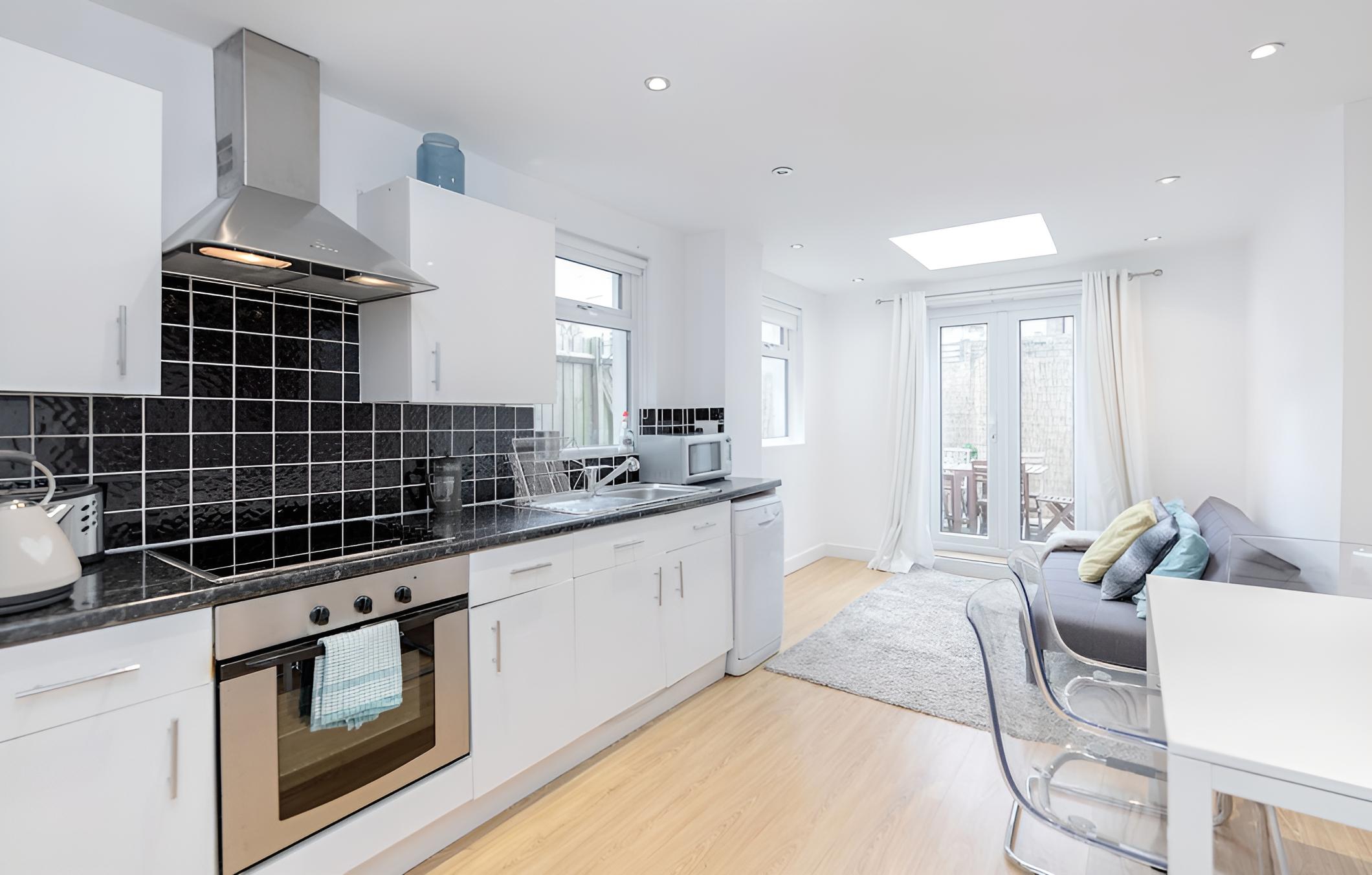 Clapham 2Bed with Patio by BaseToGo