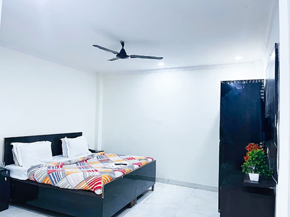 Roomshala Hotel Tom & Jerry