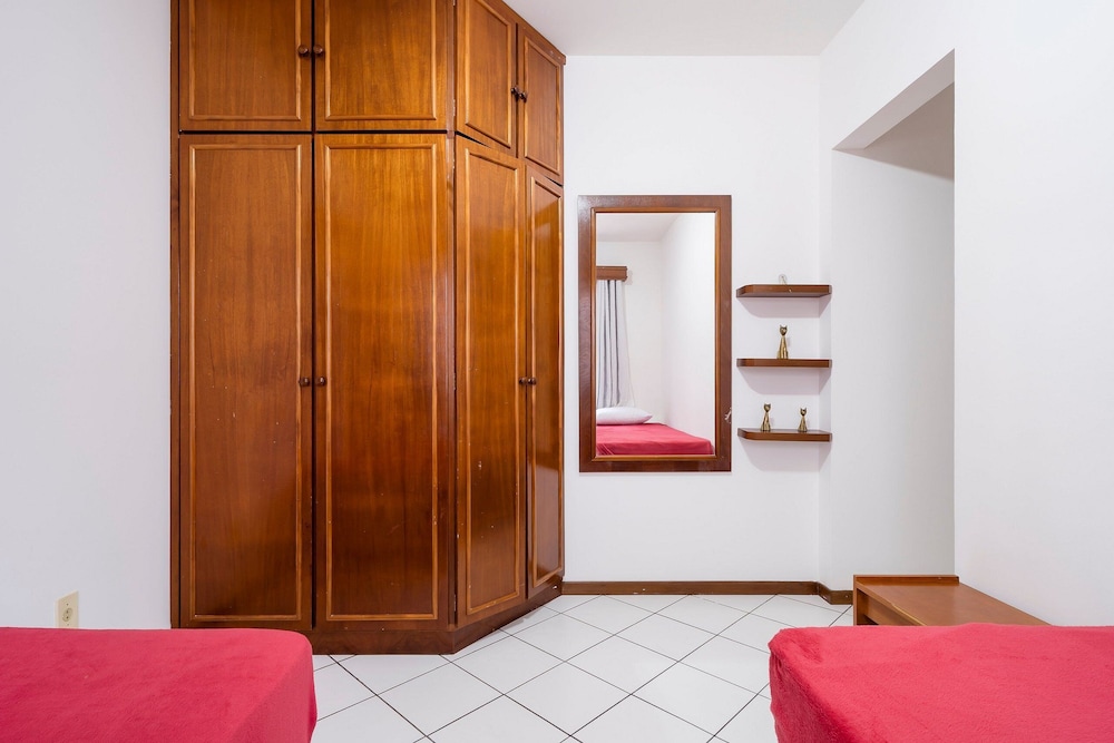 Apartment w Balcony 250m From Praia Central Erj101