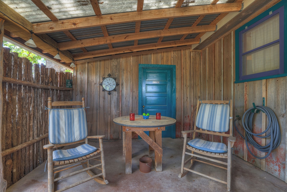 Sonora Casita Hot-tub + Nandina Cottage Hot-tub