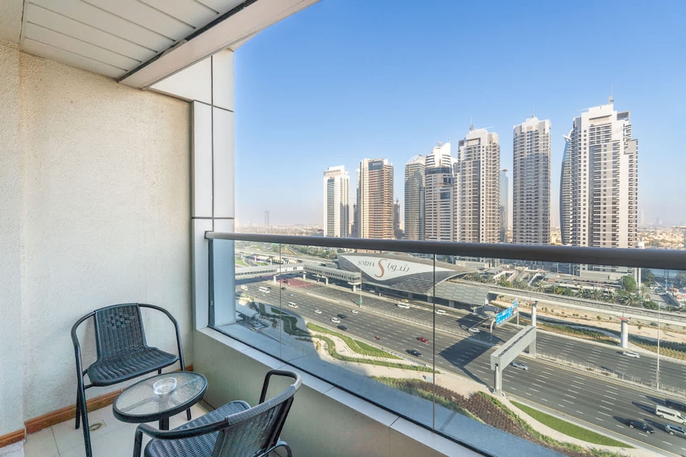 Cozy 1BR Gem in Marina With City Views
