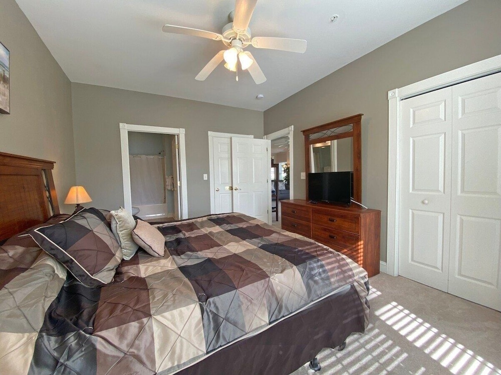Magnolia Pointe Luster Leaf 4847-101 3 Bedroom Condo